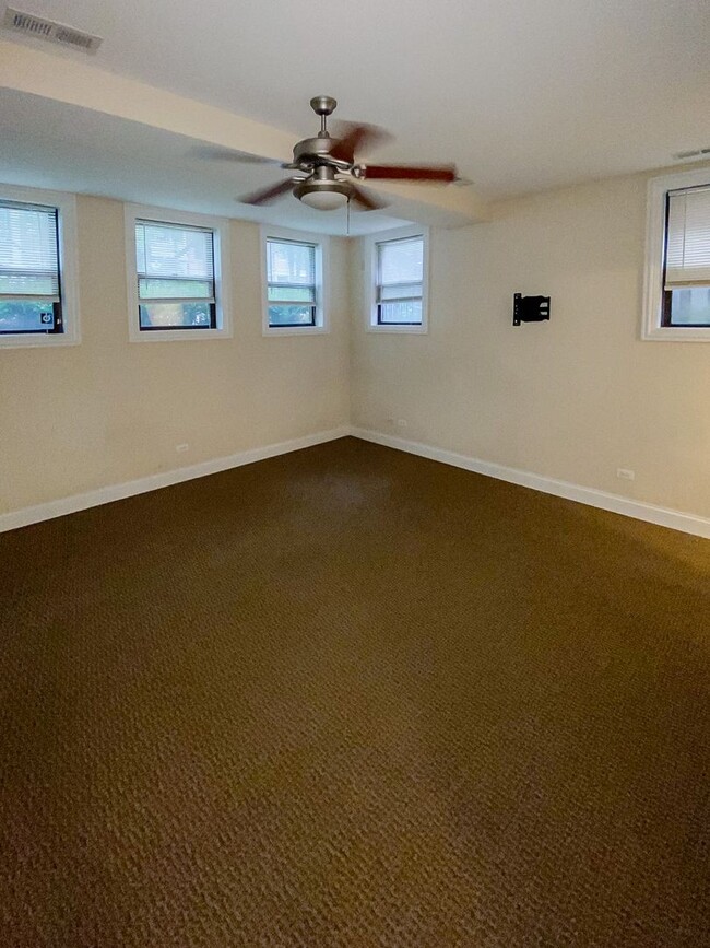Foto del edificio - 3229 N Kenmore Ave