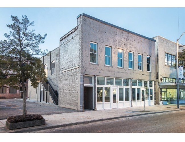 211 Desiard St Unit B, Monroe, LA 71201 Apartment for Rent in Monroe, LA