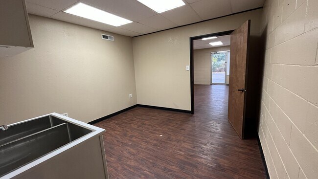 Building Photo - 1324 N Wentz St