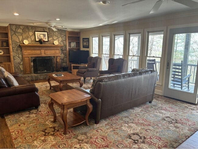 Foto del edificio - 462 Chalet Village Dr