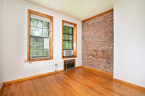 Primary Photo - 615 Hart St