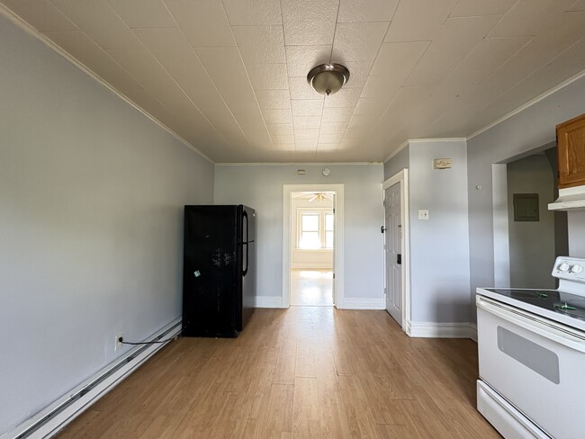 Building Photo - 133 Isabella Ave