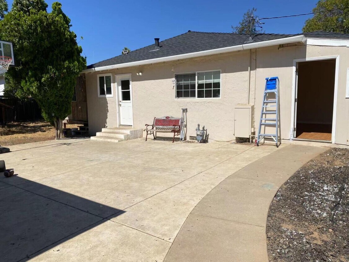 Primary Photo - 10101 Viewpoint Ln