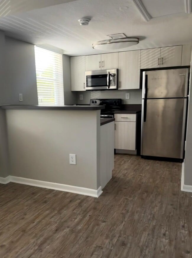 Building Photo - 837 Espanola Way