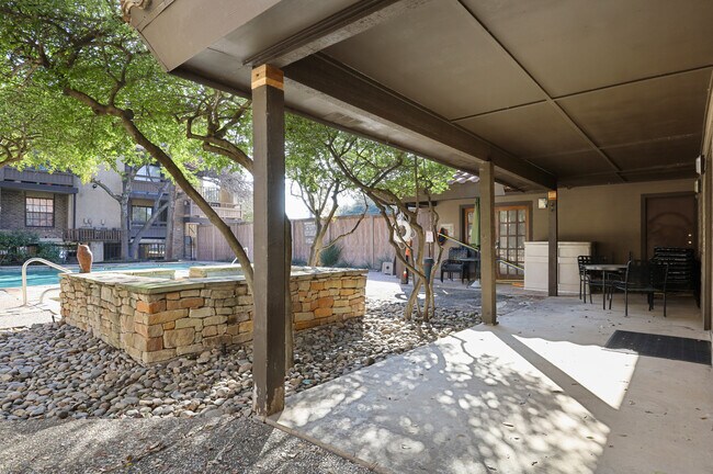 Foto del edificio - 5757 E University Blvd