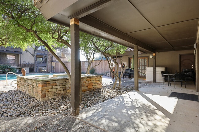 Building Photo - 5757 E University Blvd