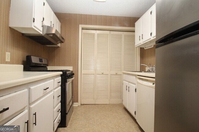 Foto del edificio - 574 Emory Oaks Way