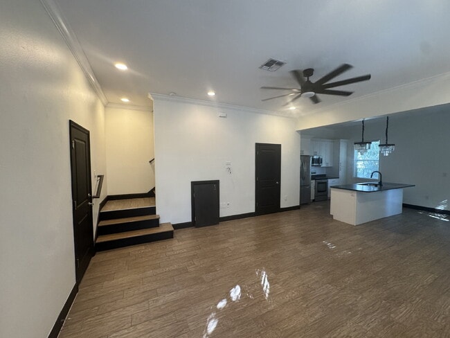 Photo - 331 N Trask St Apartment