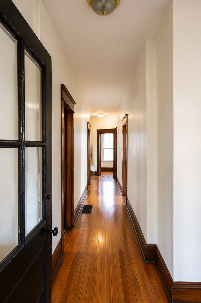 Photo - 2063 Sherwood Ave Louisville, KY 40205 Apartment