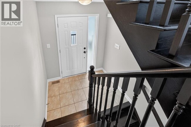 Building Photo - 7 Hepworth Cres