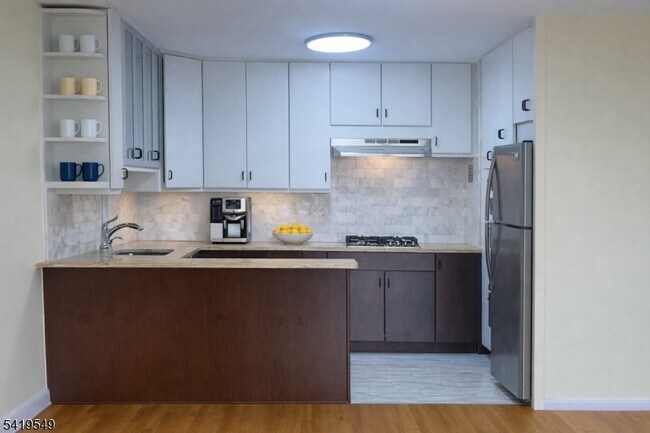 Foto del edificio - 530 Valley Rd