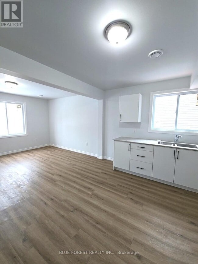 Building Photo - 341 Spruce St