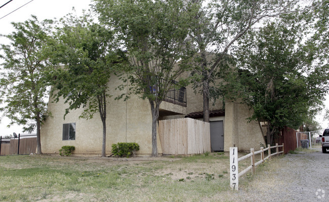 Foto del edificio - Courtyard Apartments