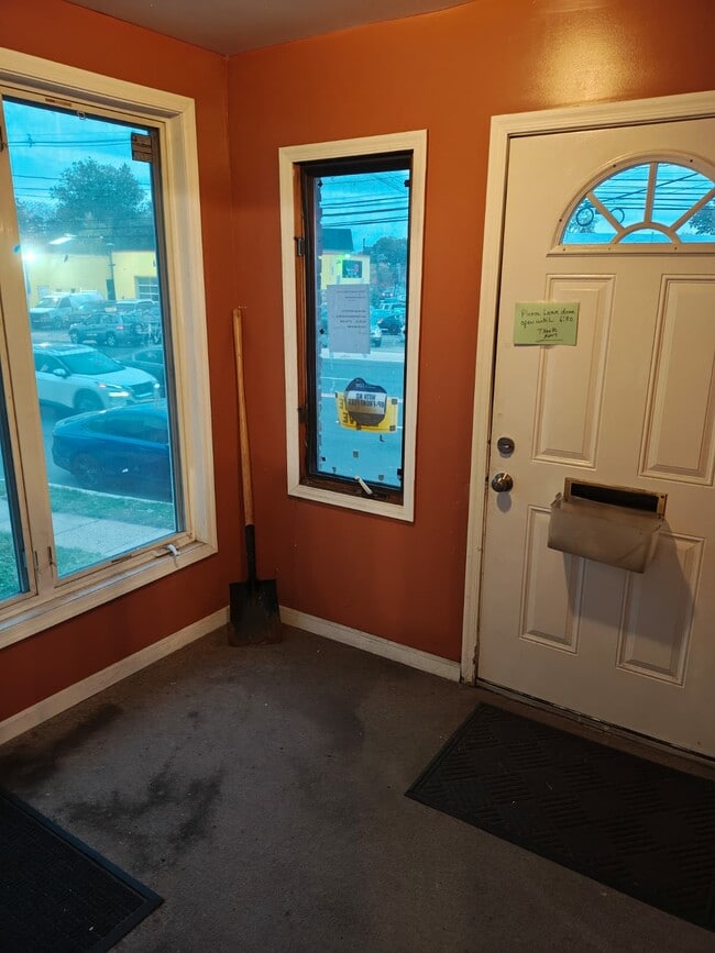 Foto del edificio - 645 E St Georges Ave