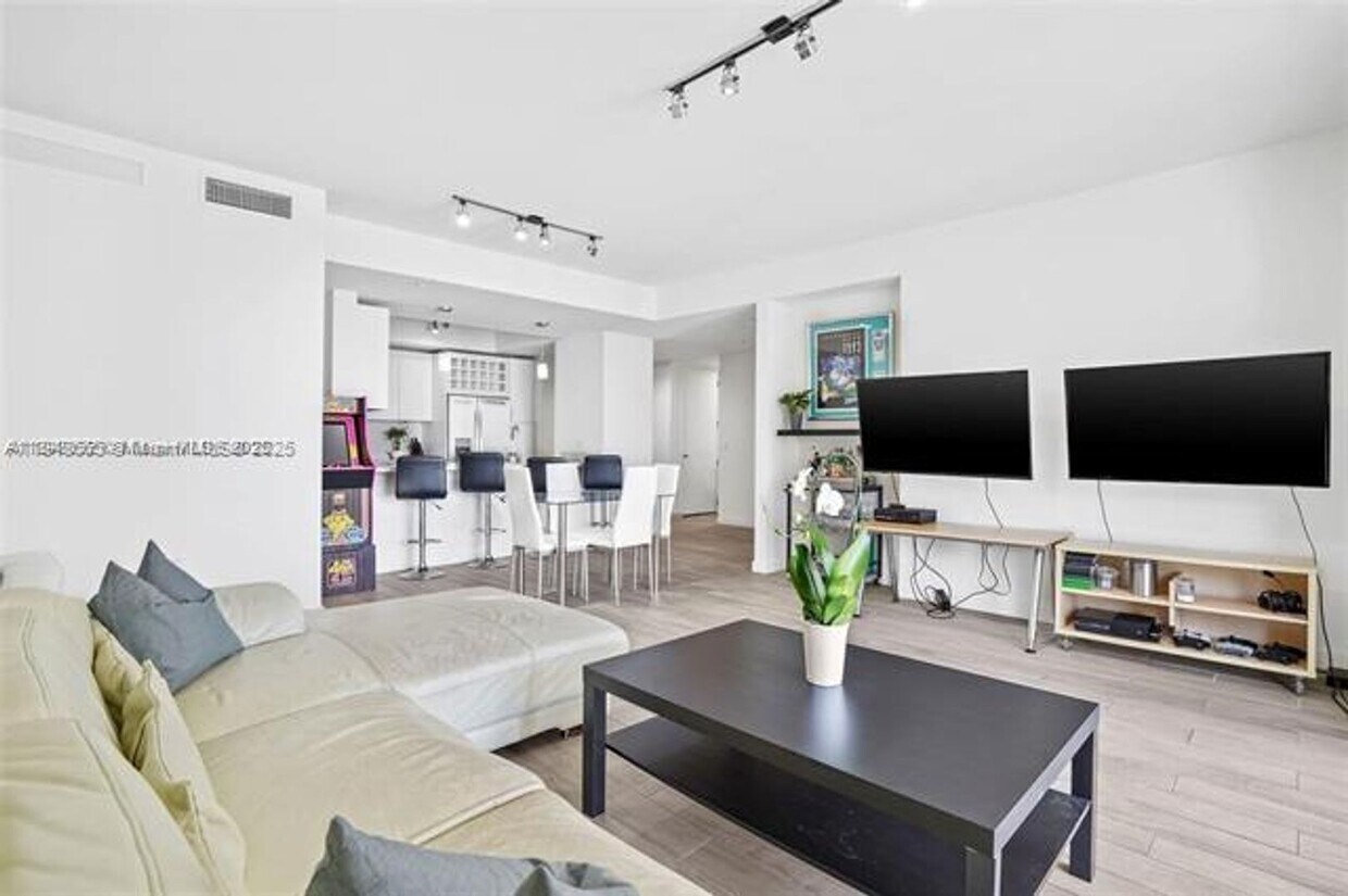 Photo - 999 SW 1st Ave unit 2717 (A11848665)