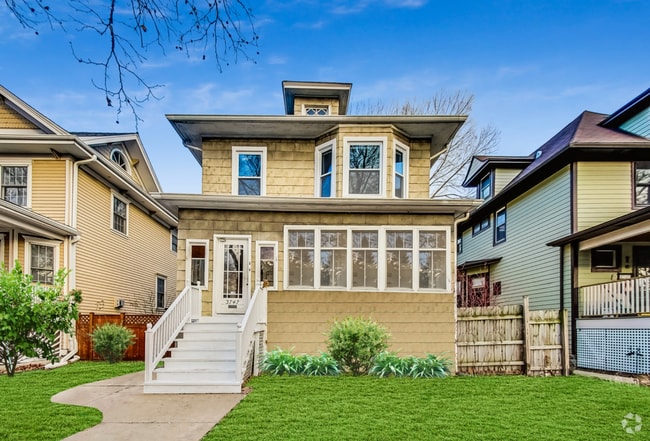 Building Photo - 3747 N Kostner Ave