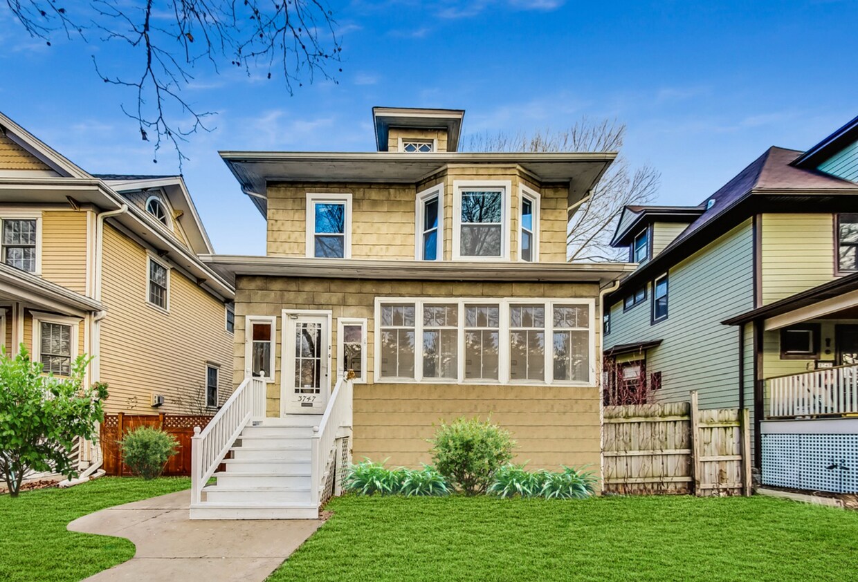 Foto principal - 3747 N Kostner Ave