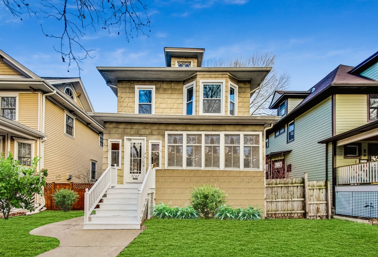 Primary Photo - 3747 N Kostner Ave