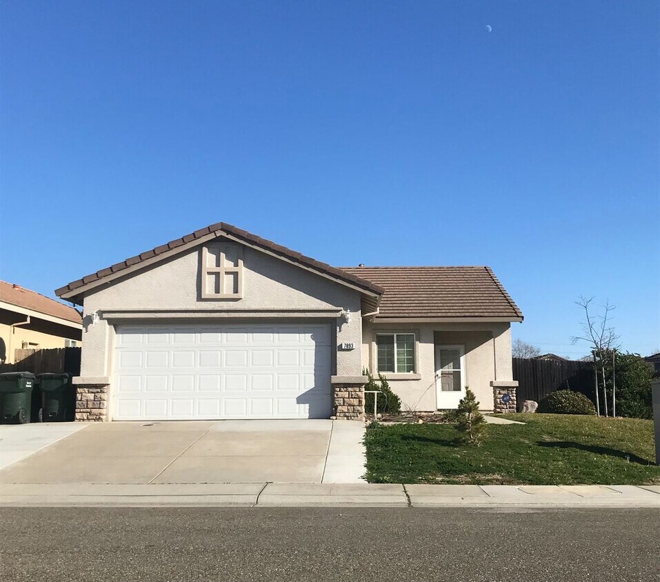 Foto principal - Updated 3bed/2bath home in Churchhill Downs