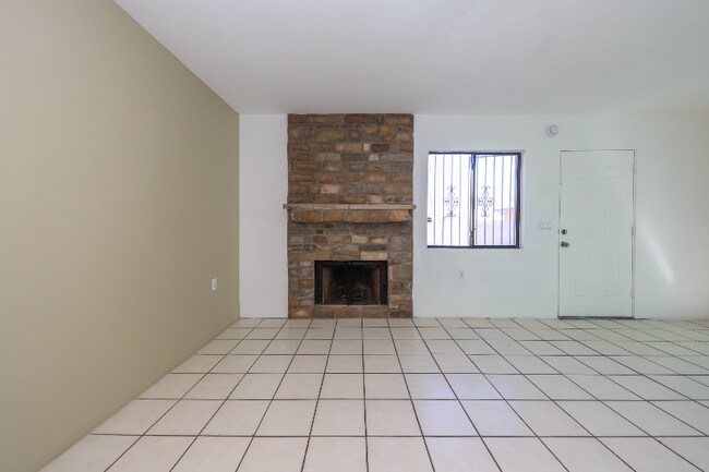 Foto del edificio - 136 E Pastime Rd