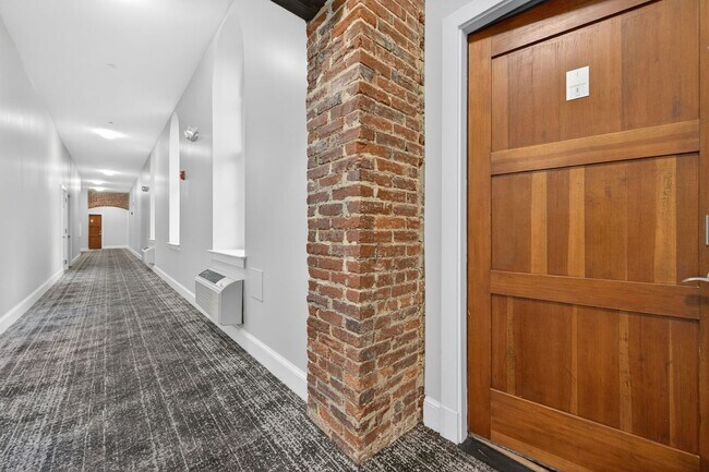 Foto del edificio - Available Now! High End 2 Bed 2 Bath in Lu...