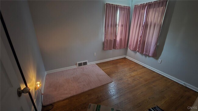 Foto del edificio - 614 Breman Ave