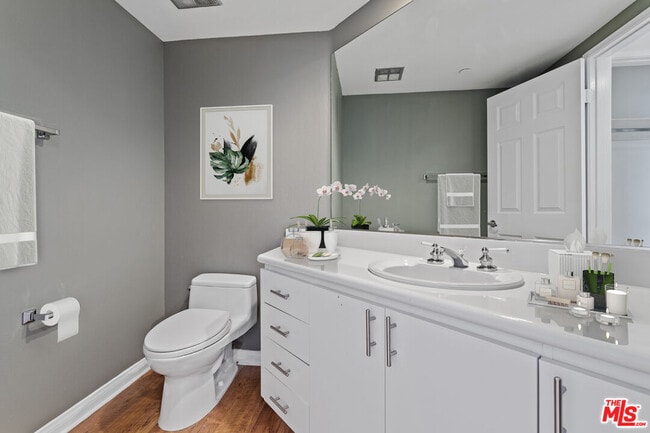 Building Photo - 12000 Goshen Ave