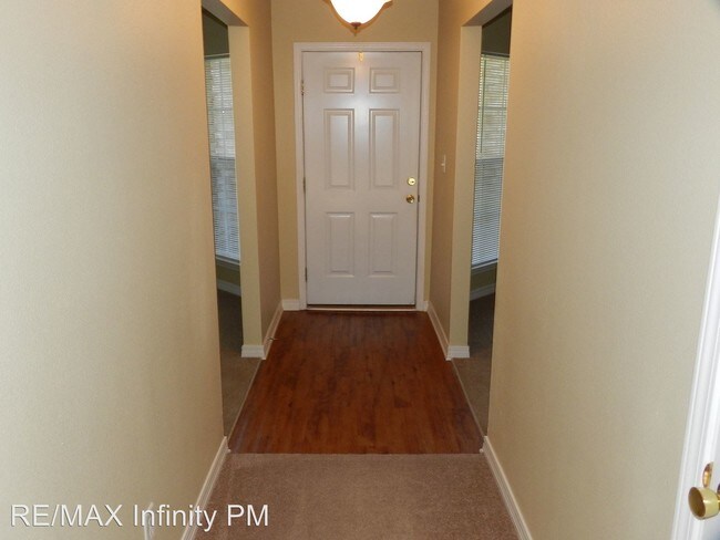 Foto del edificio - 5609 Forest Hills Ln