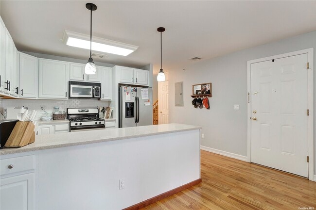 Building Photo - 10306 Rockaway Beach Blvd