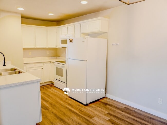 Building Photo - 26 W 7500 S