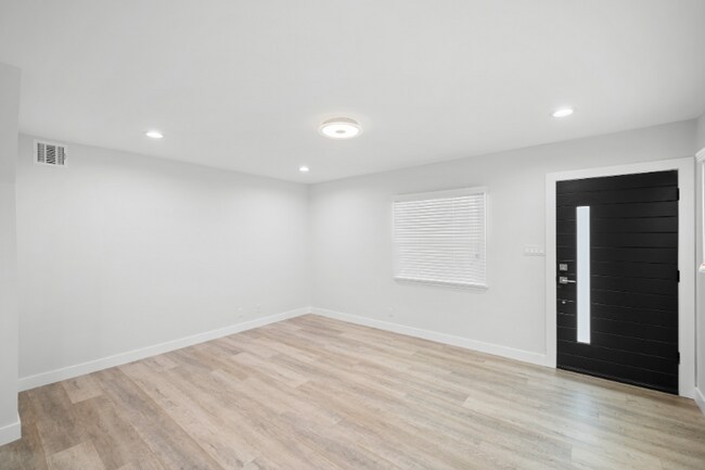 Foto del edificio - 623 E Chevy Chase Dr