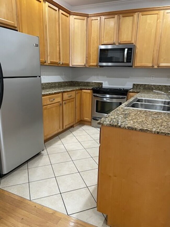 Building Photo - Emmyllie Ct- 130/132