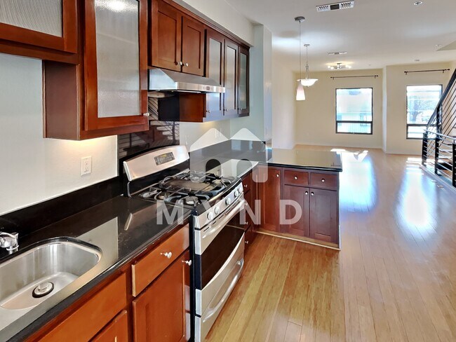 Building Photo - 1307 Wood St