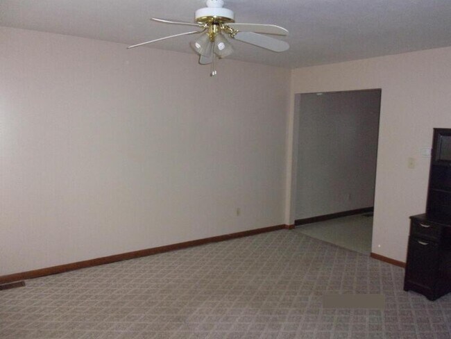 Building Photo - 468 Brentwood Dr