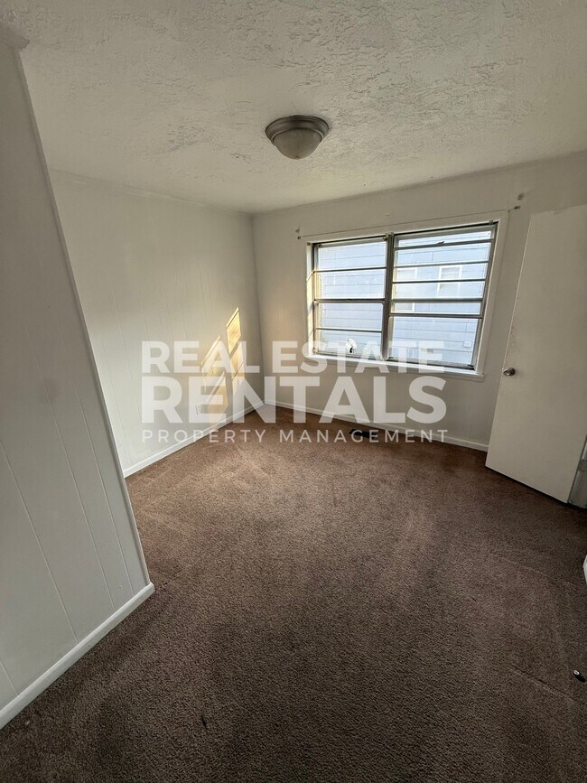 Building Photo - 1207 Brookside Dr