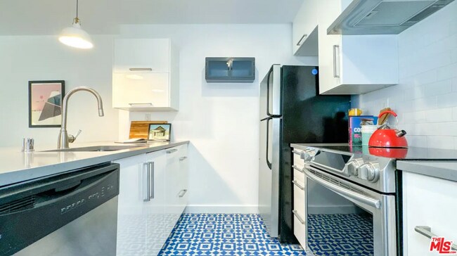 Foto del edificio - 532 N Rossmore Ave