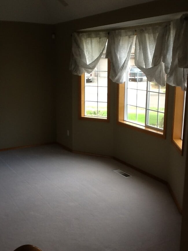 Building Photo - 12507 SE 24th St