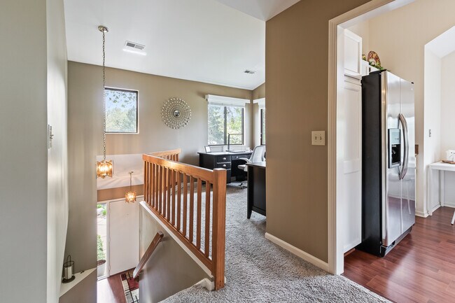 Foto del edificio - 884 Shoreline Rd