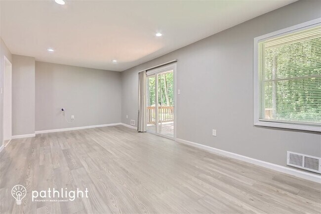 Building Photo - 2455 Thornton Drive