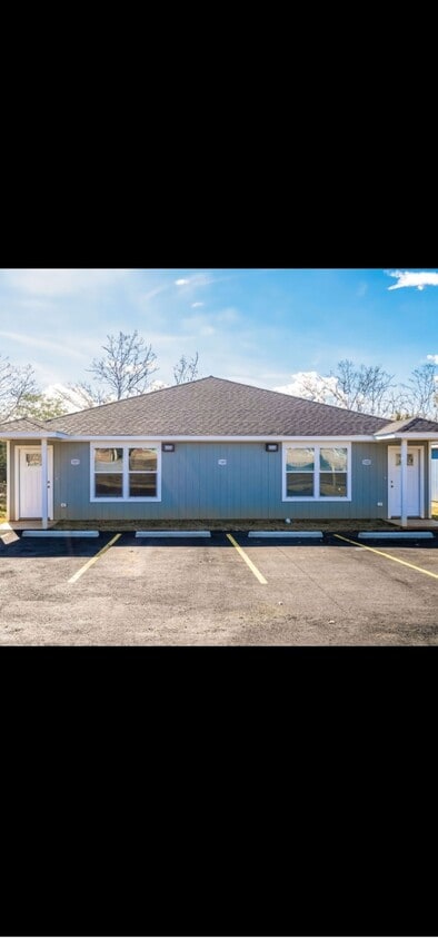 Primary Photo - 1305 Dolph St