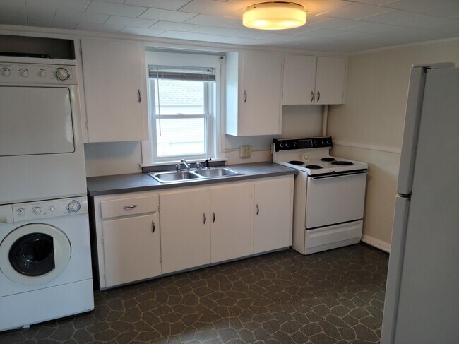 Kitchen - 10 Summer St