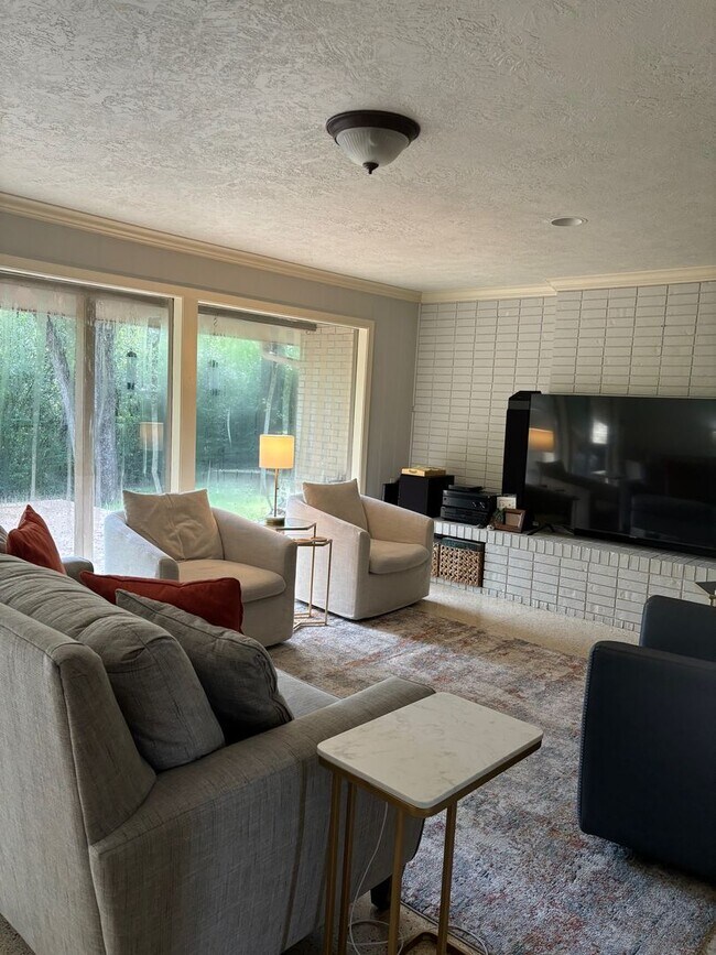 Building Photo - Bryan, Large 3 Bedroom / 2.5 Bath House / ...