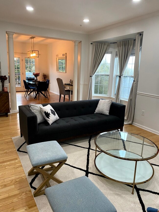 Living room - 9848 Sherwood Farm Rd