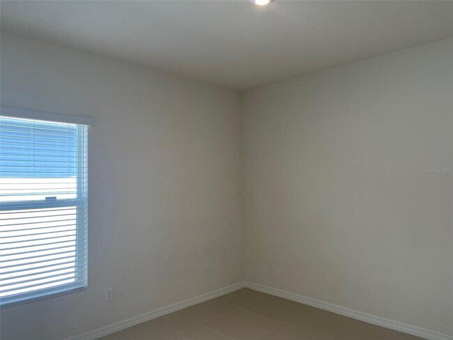 Building Photo - 3944 Fescue St