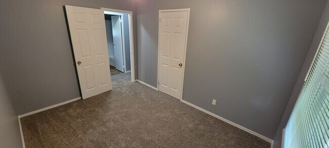 Building Photo - Valley Station 3 bedroom home