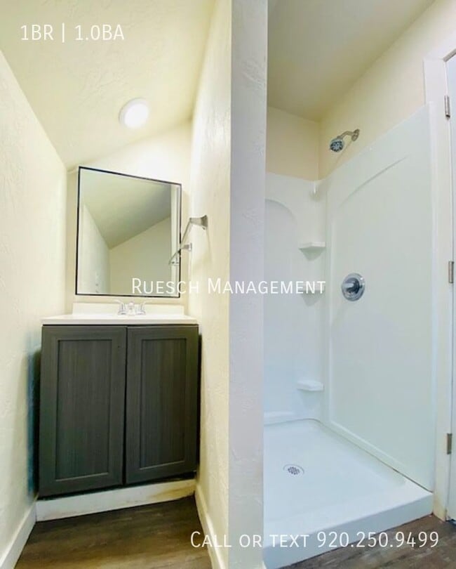 Building Photo - Recently Renovated 1 Bedroom 1 Bath Upper ...