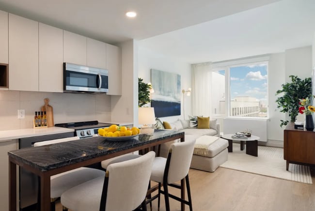 Building Photo - 405 W 206th St