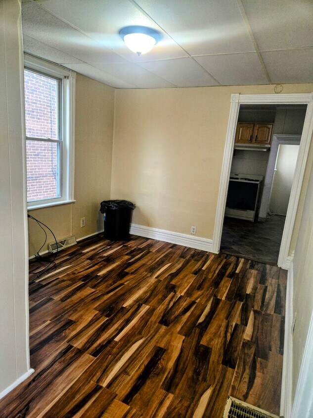 Foto principal - 1437-1439 W Court St