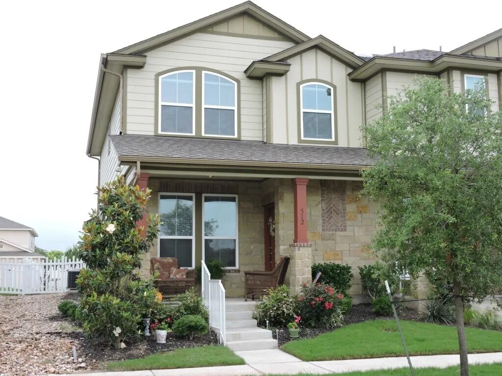 Foto principal - 512 Lookout Tree Ln