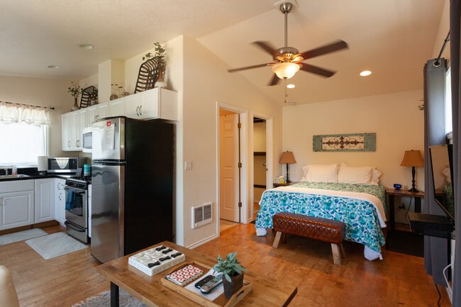 Building Photo - 1330 Sequoia Cir